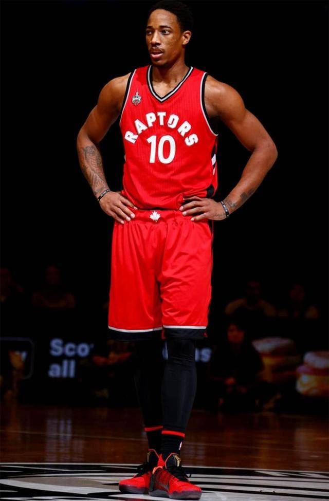 湖南株洲：廣場舞老人衝進足球場 小學生球賽被迫中止.