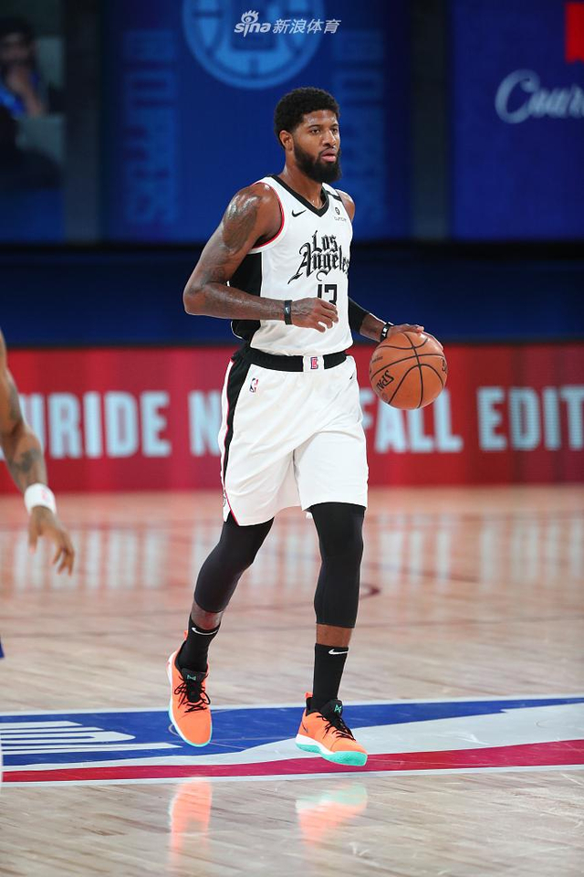 湖南株洲：廣場舞老人衝進足球場 小學生球賽被迫中止.